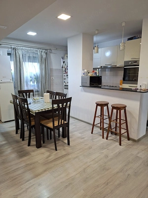 Vând apartament luminos și frumos, situat pe bulevard, cu centrală, mobilat și utilat!  - imagine 4