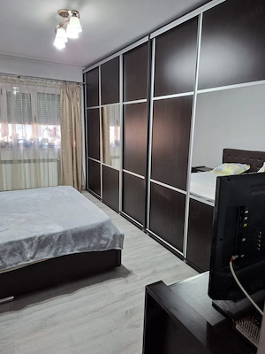 Vând apartament luminos și frumos, situat pe bulevard, cu centrală, mobilat și utilat!  - imagine 5