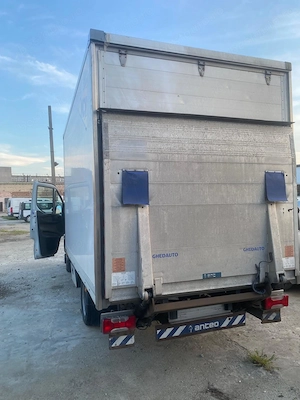 Vând IVECO Daily 35C12, motor 2.3 Diesel 120 CP, punte dublă spate, an 2018, 170.714 km reali. - imagine 6