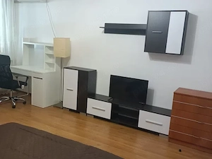 garsoniera dristor-metrou la scara blocului