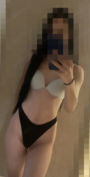Brunetă slim - imagine 2