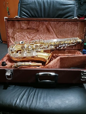 Vînd saxsofon mibemol Yamaha yas25 ca nou în stare perfecta de funcționare. 
