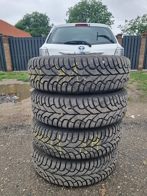 4 cauciucuri de iarna 175 65 15 cu jante de tabla 5x100 de Toyota yaris  aprope noi - imagine 4
