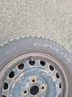 4 cauciucuri de iarna 175 65 15 cu jante de tabla 5x100 de Toyota yaris  aprope noi - imagine 3