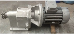Motor cu reductor 0.55 kW, 75 RPM, Alimentare 220V   380V   Stare excelentă