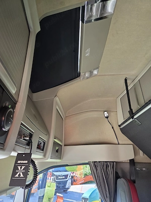Volvo AUTOTRACTOR  6x2, 3 punti cu axa liftabila. 2018, 553.963km - imagine 6