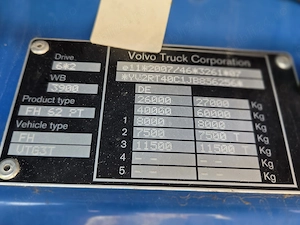 Volvo AUTOTRACTOR  6x2, 3 punti cu axa liftabila. 2018, 553.963km - imagine 18