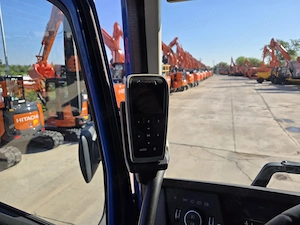 Volvo AUTOTRACTOR  6x2, 3 punti cu axa liftabila. 2018, 553.963km - imagine 12