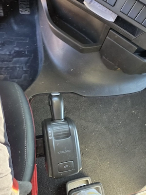 Volvo AUTOTRACTOR  6x2, 3 punti cu axa liftabila. 2018, 553.963km - imagine 7