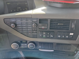 Volvo AUTOTRACTOR  6x2, 3 punti cu axa liftabila. 2018, 553.963km - imagine 8