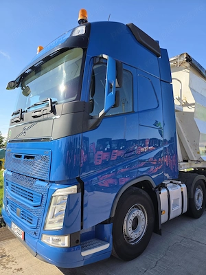Volvo AUTOTRACTOR  6x2, 3 punti cu axa liftabila. 2018, 553.963km - imagine 17