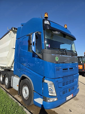 Volvo AUTOTRACTOR  6x2, 3 punti cu axa liftabila. 2018, 553.963km - imagine 2