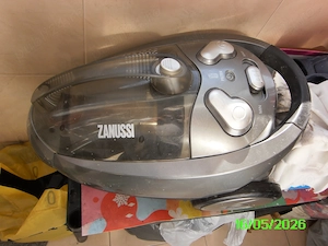 Aspirator Zanussi cu filtru putere 2000 W