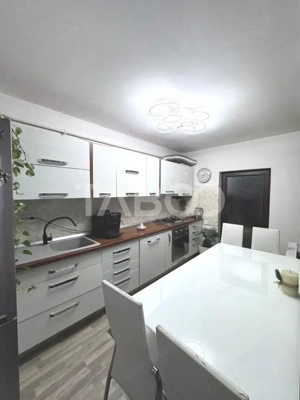 Apartament spatios 2 camere si cu terasa loc parcare cu CF in Selimbar - imagine 4