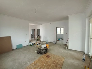 Casa noua cu 3 camere,2 bai si curte privata imprejmuita. - imagine 3