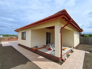 Casa noua cu 3 camere,2 bai si curte privata imprejmuita. - imagine 11