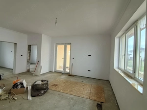 Casa noua cu 3 camere,2 bai si curte privata imprejmuita. - imagine 2