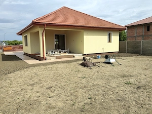 Casa noua cu 3 camere,2 bai si curte privata imprejmuita. - imagine 12