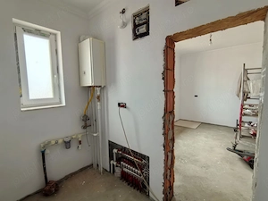 Casa noua cu 3 camere,2 bai si curte privata imprejmuita. - imagine 6