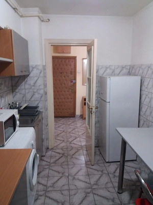 Zona Dacia Apartament 2 Camere Decomandat - imagine 4