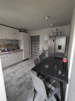 Apartament 3 camere Zona 1 Mai - imagine 2