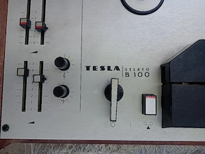 Magnetofon Tesla B100
