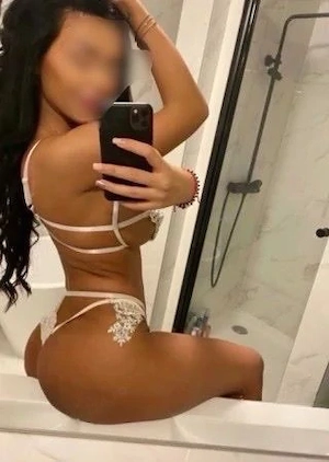 bruneta sexy ,fac si deplasari ,poze reale100% 