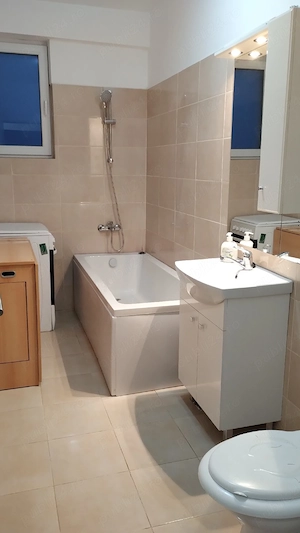 METROU ,garsoniera spatioasa, 46m,AC,luminoasa, proprietar,parcare,terasa - imagine 3