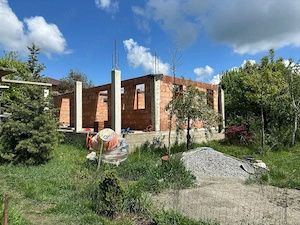 Teren 550 mp cu constructie la rosu  - imagine 2