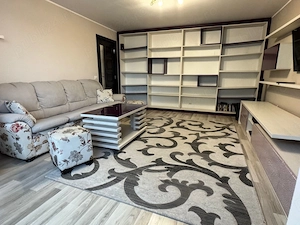 Vând Apartament cu 3 camere, decomandat, etaj intermediar, 68 mp + acces la 100 mp spațiu depozitare - imagine 4