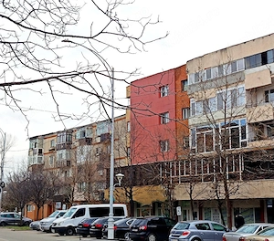 Vând sau schimb apartament cu 3 camere decomandat 