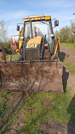 Închiriez buldoexcavator 