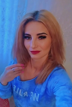 Escorte in orașul tău Blondă slim 