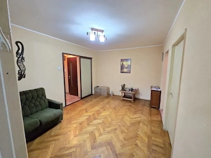 Apartament 3 camere Micro 16 | Etaj 2 | Centrală proprie | Izolat | AC