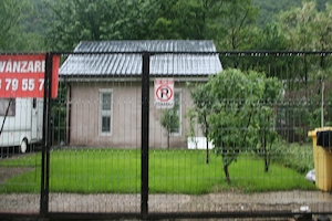 Vand  casa de vacanta pe malul Cernei