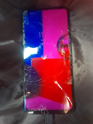 Vând Samsung Galaxy a21 S pentru piese telefonul are display ul spart dar se aprinde funcționează
