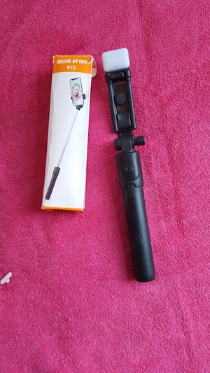 Vand SELFIE  STICK R1S  electric pentru telefonu mobil la 15 lei  - imagine 2