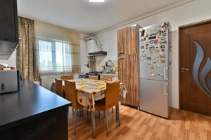 Apartament cu 3 camere, semidecomandat, 65 mp utili + balcon - Soarelui - imagine 8