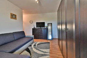 Apartament cu 3 camere, semidecomandat, 65 mp utili + balcon - Soarelui - imagine 2