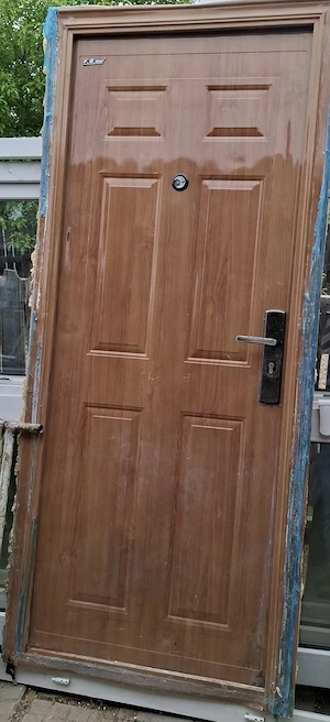Ușă metalică 