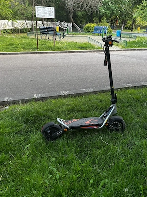 Trotineta electrica pliabila Kukirin A1(2025),800W Motor, Baterie 48V,Viteza maxima 45km h Argintie