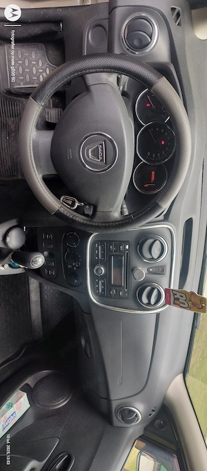 Dacia Sandero 2, euro 6, an 2015 motor 1,2 în 4 pistoane 75 cai ,nu are aer condiționat,km=98700 km - imagine 2