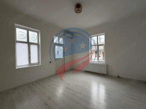 SPATIU CENTRAL 25 METRII PATRATI ACCES STRADAL - imagine 2