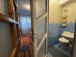 3 cam. etaj 1, 2 bai, 2 balcoane, mobilat+utilat, zona Spital - imagine 7