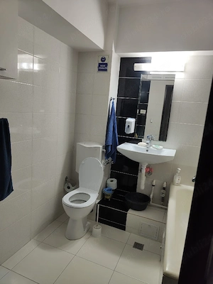 Proprietar vand apartament 2 camere decomandat zona Capitol. 