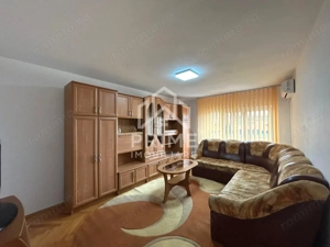 Apartament cu 2 camere, decomandat, etaj 3/4 cu boxa