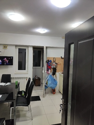 Proprietar vand apartament 2 camere decomandat zona Capitol.  - imagine 2