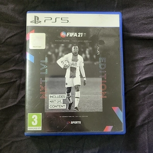 PS5 cu 2 manete si 3 jocuri  - imagine 5