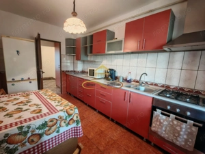 Apartament 3 camere, etaj 2, zona  Ștefan cel Mare - imagine 2