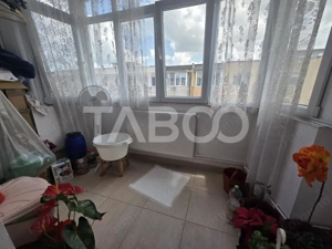 Apartament 3 camere decomandat zona 1 Decembrie 75mp si boxa la subsol - imagine 11